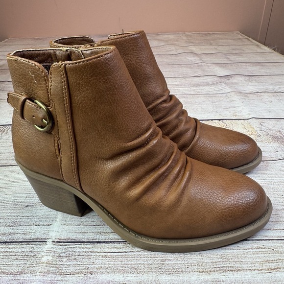 BareTraps Linnea Ankle Boots Light Rust Brown Size 6M Side Zip Buckle Detail New - Picture 1 of 11